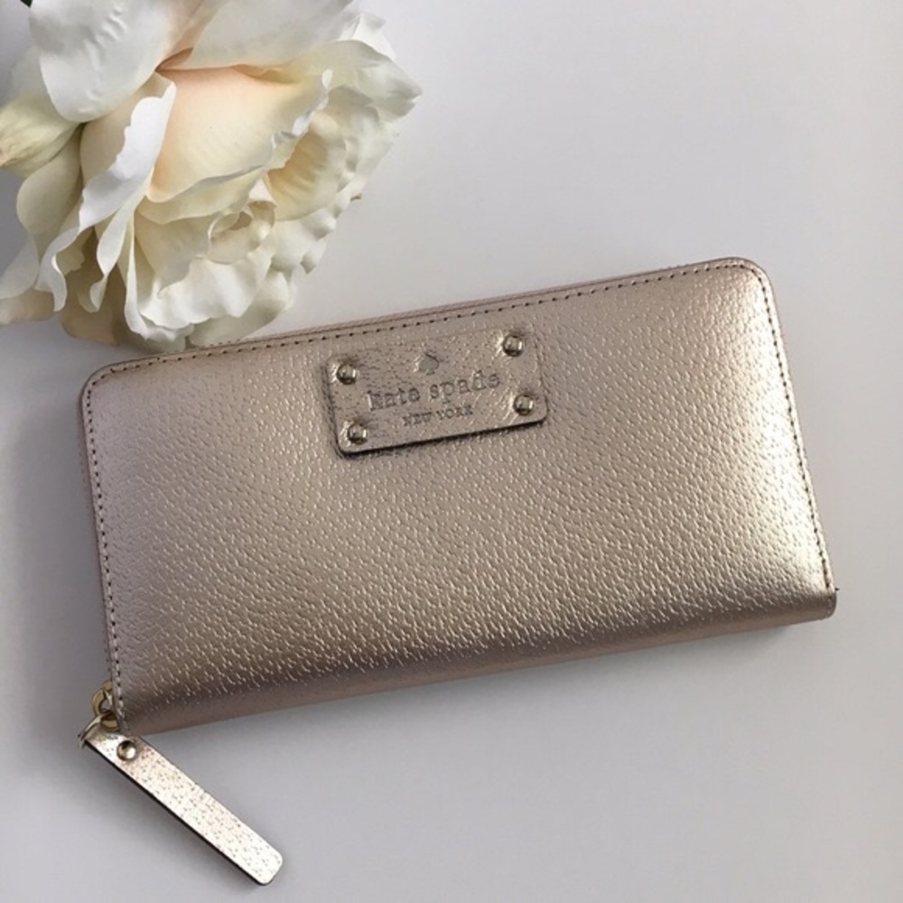 Rose Gold 🌹 Kate Spade Wallet